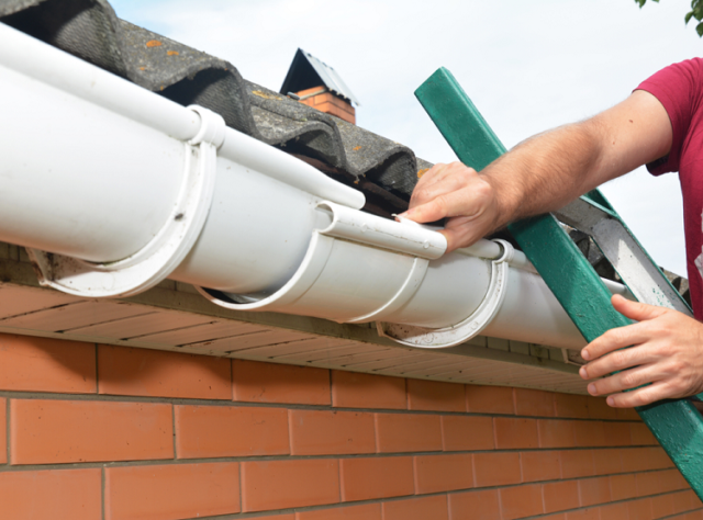 Call Us For Gutter Repair During The Holidays